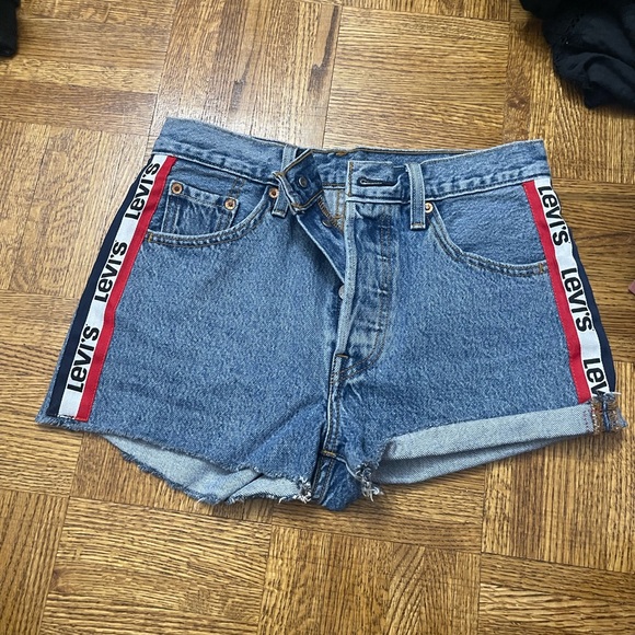 Levi’s - Picture 4 of 7